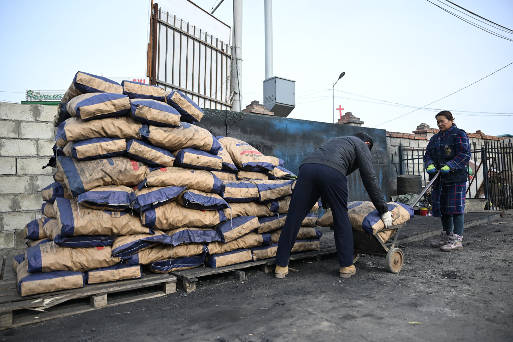 А.Амартүвшин: Түлш борлуулалтын цэгүүдийн үйл ажиллагаа жигдэрсэн